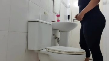 Empleado clínica dental instala cámara baño femenino